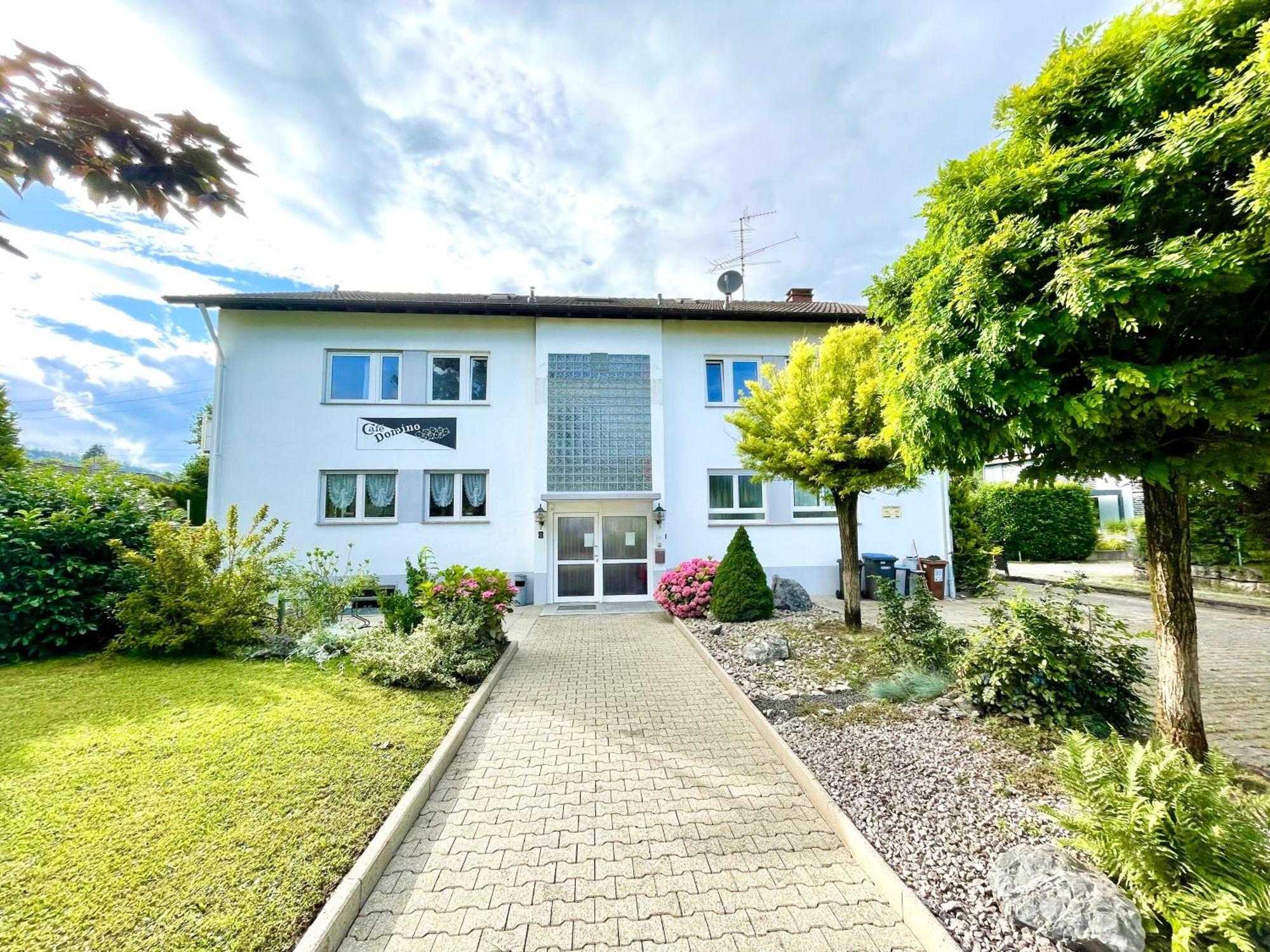Apartment Basis 8 *