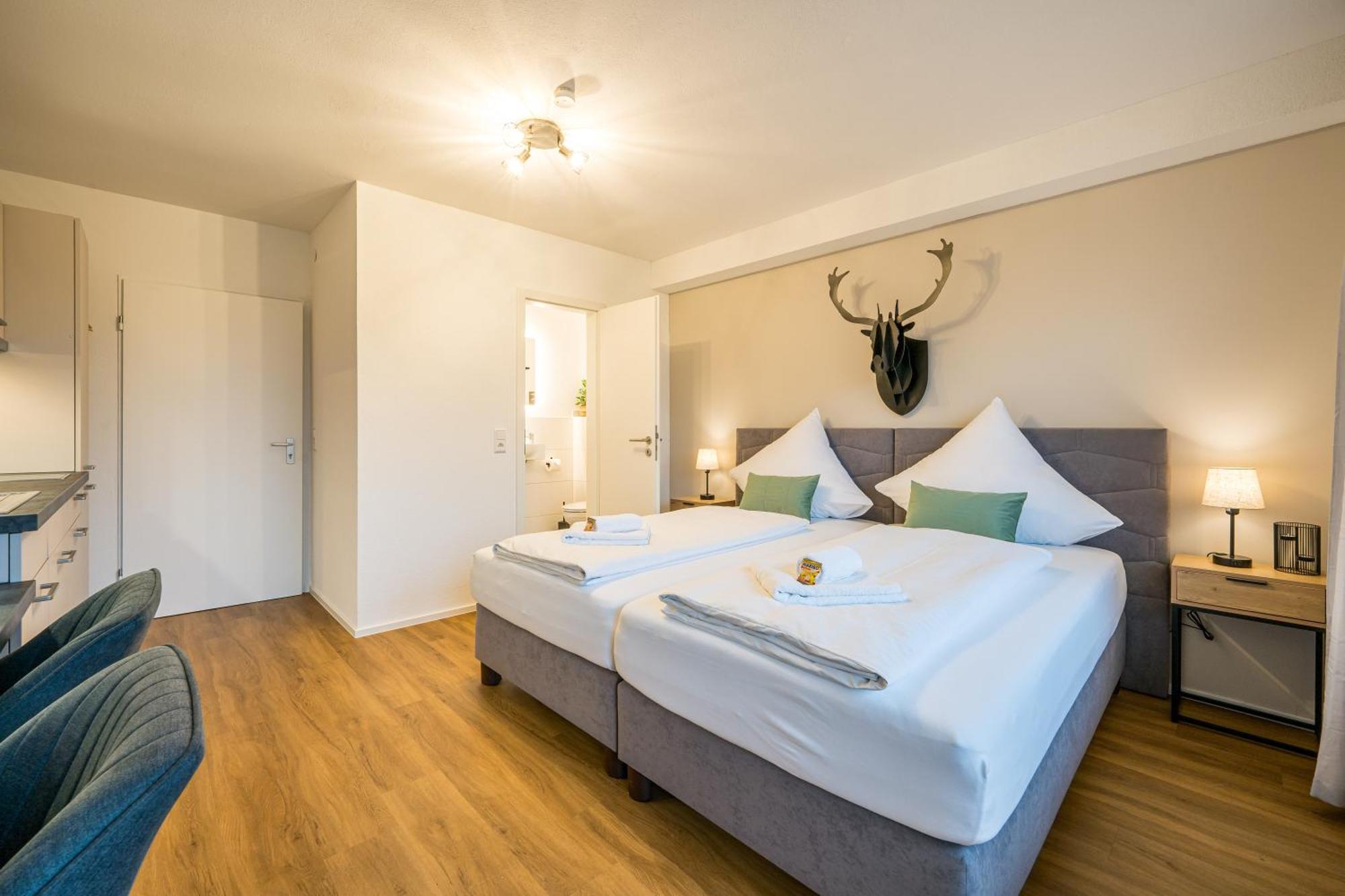 Apartment Basis 8 *