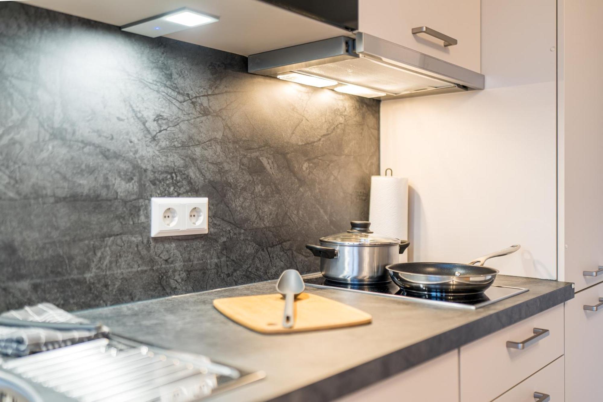 Apartment Basis 8