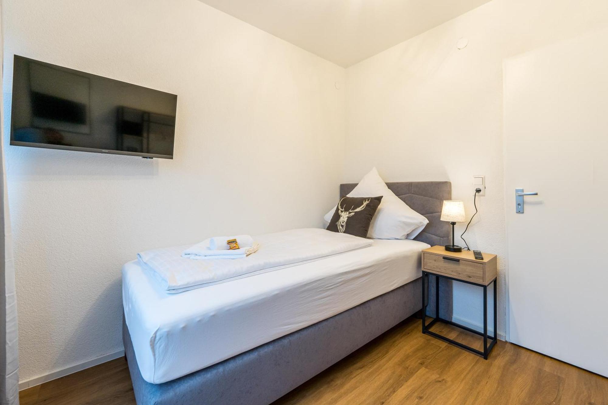 Apartment Basis 8